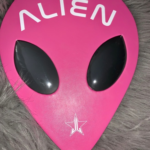 Discontinued ALIEN palette BNIB - Picture 2 of 3